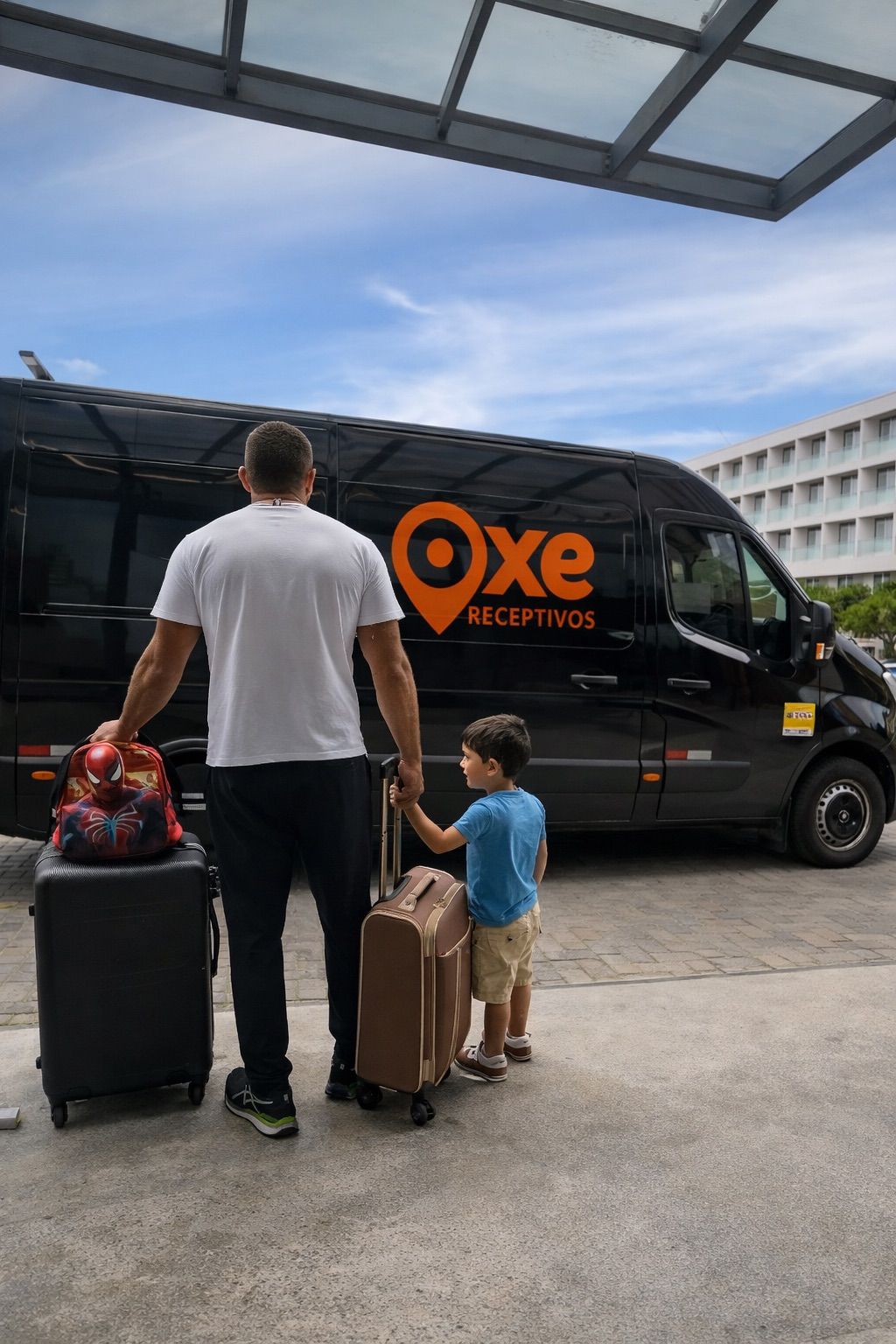Família embarcando na van OXE Receptivos