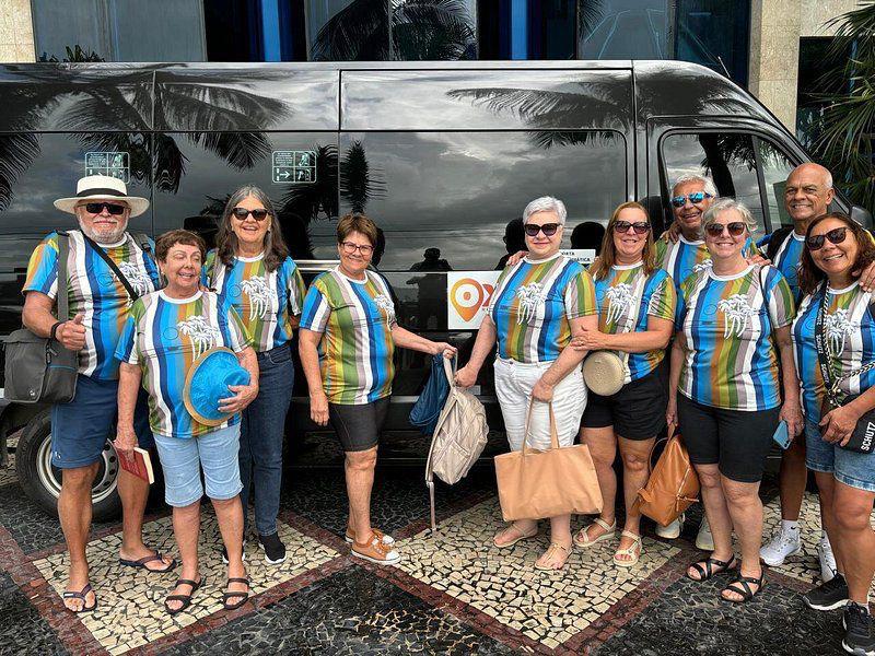 Grupo de turistas com a OXE